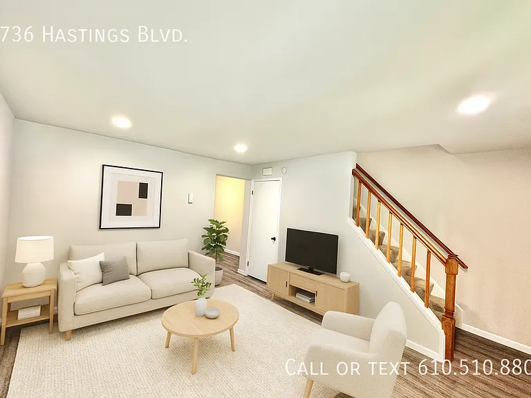 1736 Hastings Rd — Photo 2