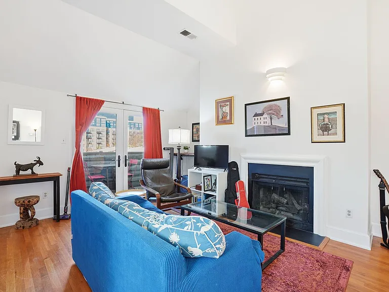 301 G St NE #32 — Photo 1