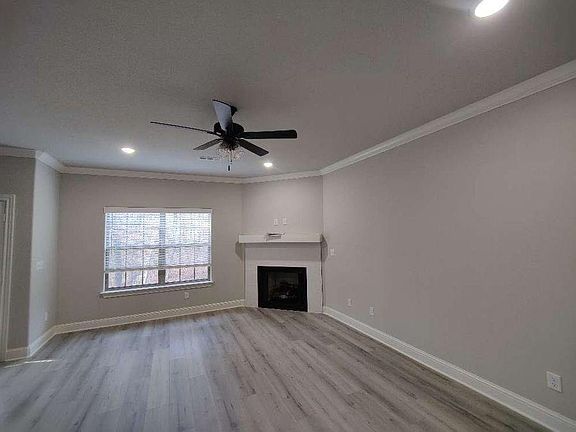 3rd image of 19 Ventnor Cir