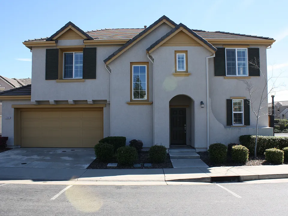 8300 Cortina Cir