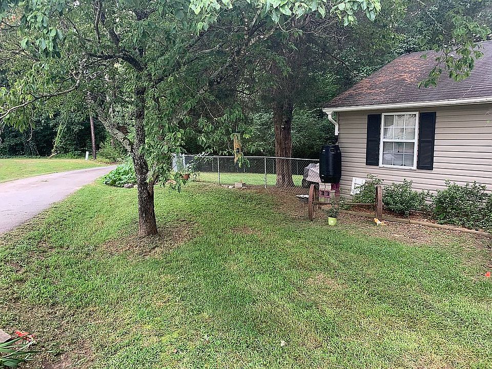 2nd image of 25 Golden Ln