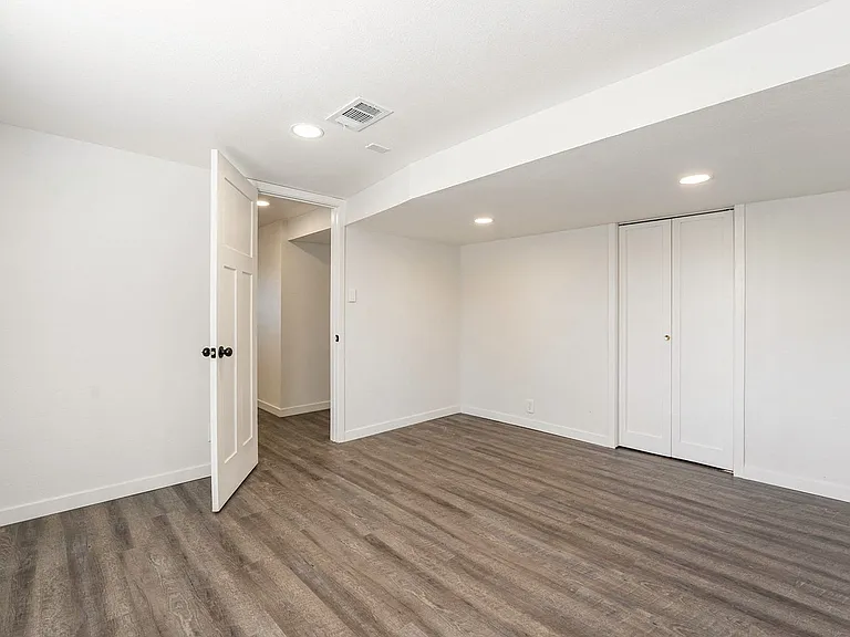 4728 Estes St #B — Photo 10