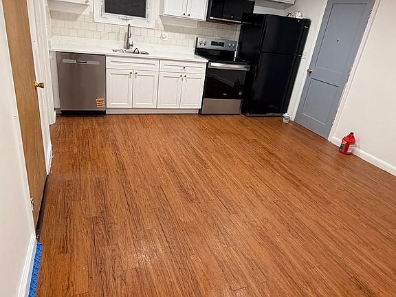 4th image of 241 N Main St #241