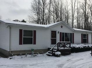 2857 Drum Rd, Middleport, NY 14105