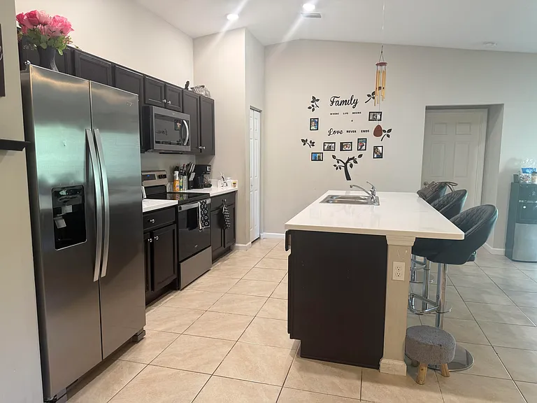 1081 SW McDevitt Ave — Photo 6
