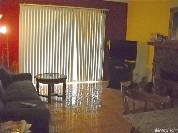 2nd image of 806 Du Pont Dr