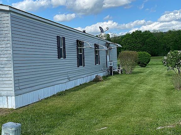 4th image of 98 Park Dr
