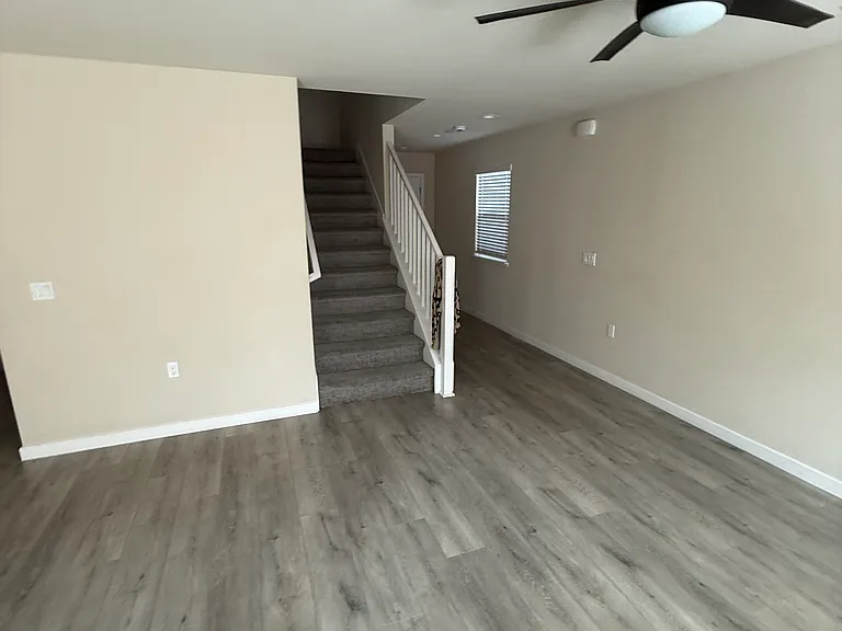 458 Peppercorn Dr — Photo 3
