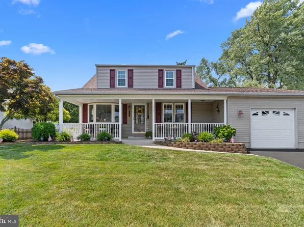 208 Wellington Dr, Warminster, PA 18974