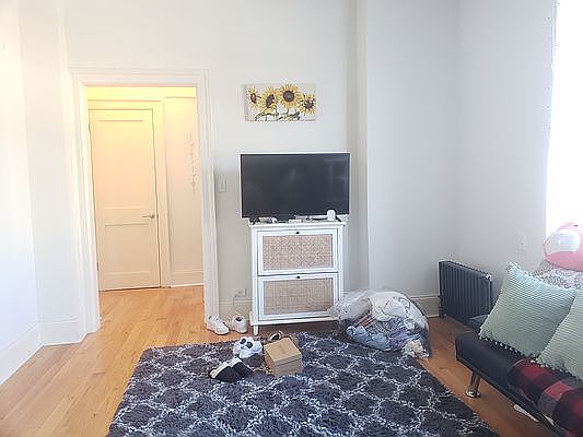 2nd image of 509 Cathedral Pkwy #9
