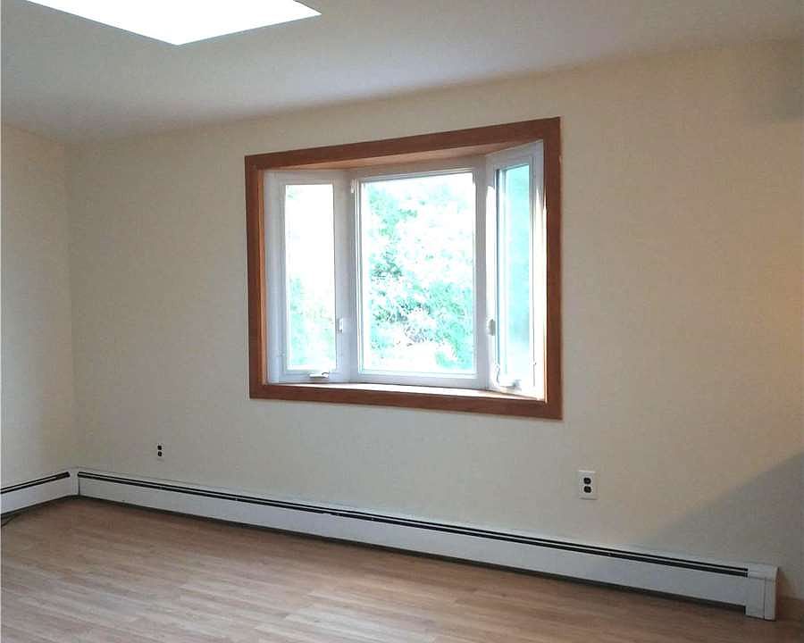 2nd image of 227 Crombie St