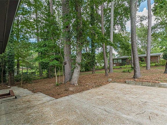 3rd image of 2352 Glendale Dr