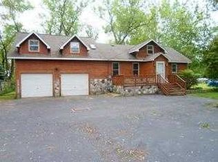 595 E Crystal Lake Ave, Crystal Lake, IL 60014