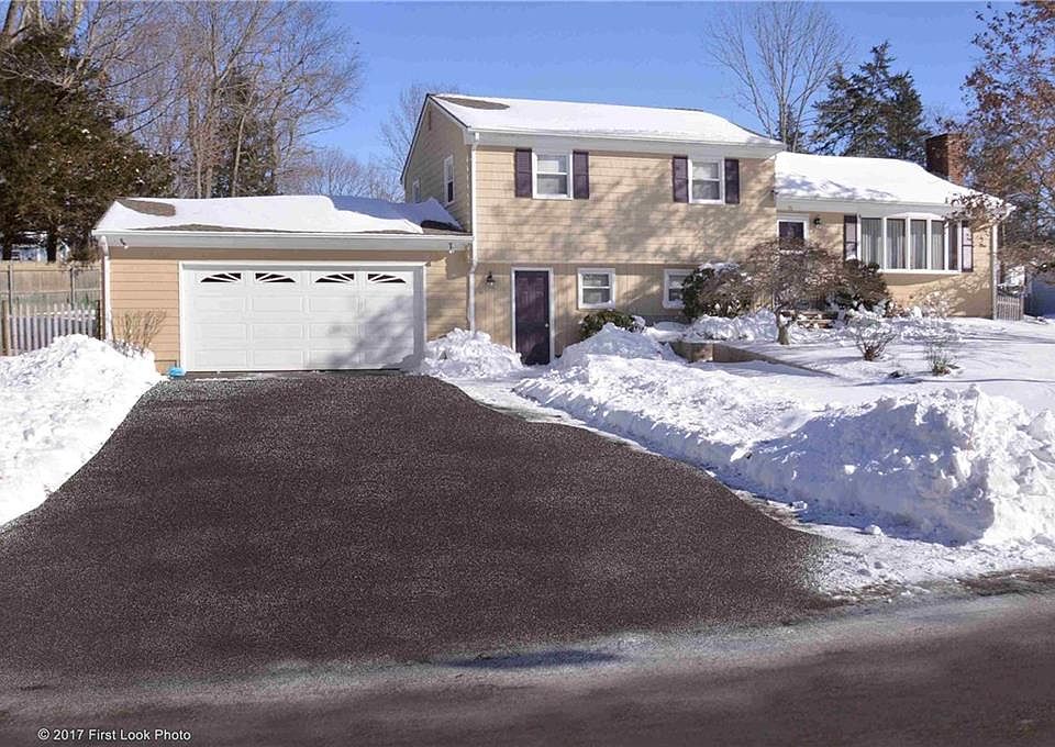 1st image of 90 Kenson Dr
