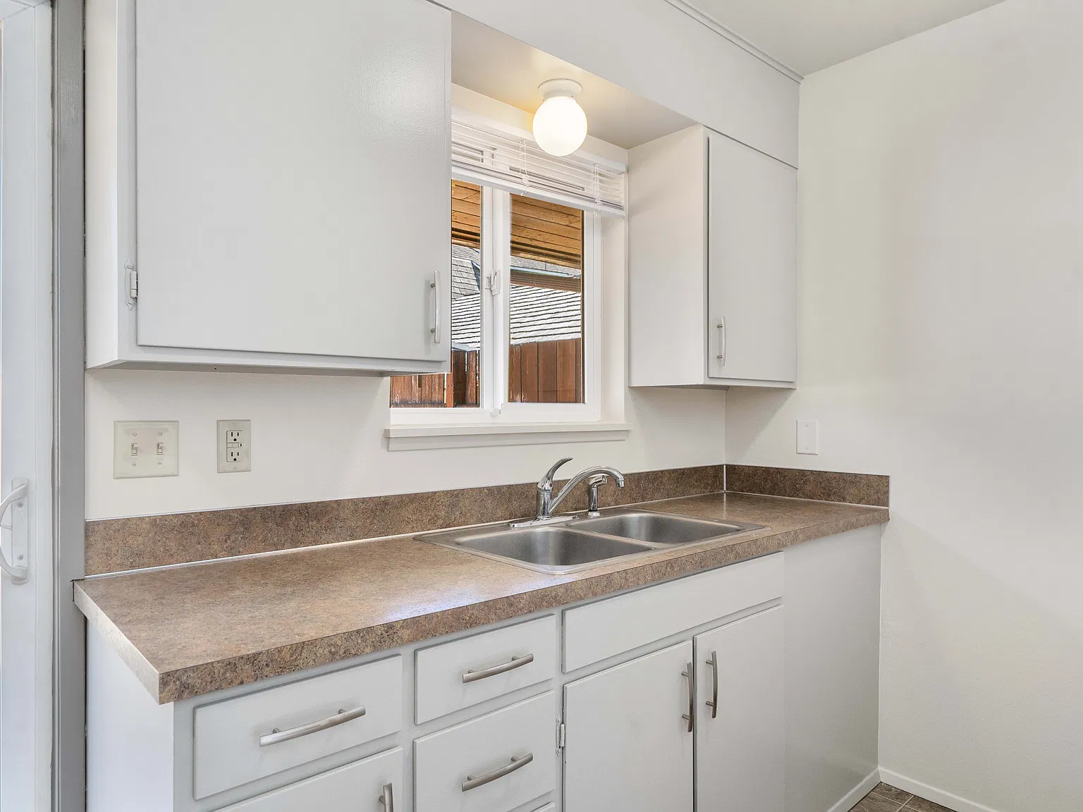 710 Henry Rd — Photo 4