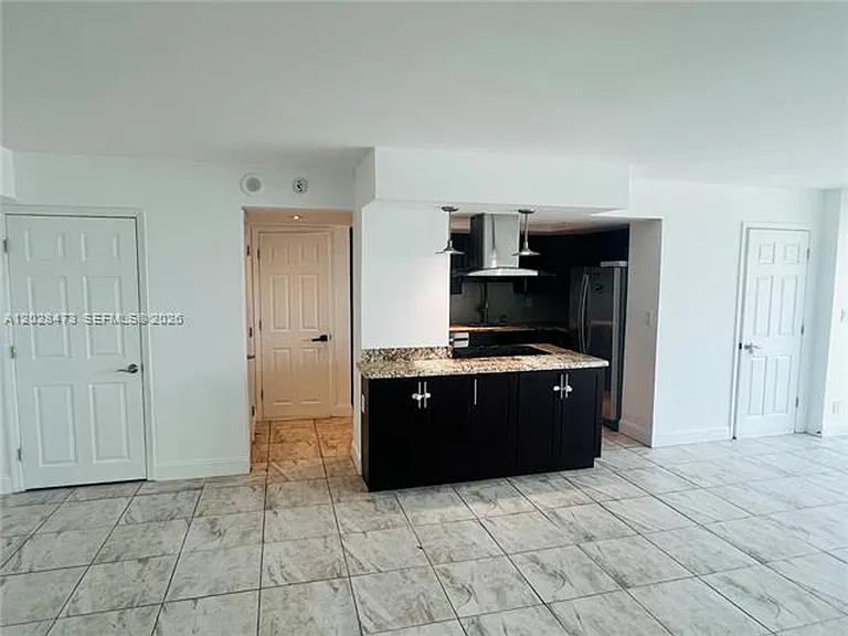 2655 Collins Avenue Cu #602 — Photo 4