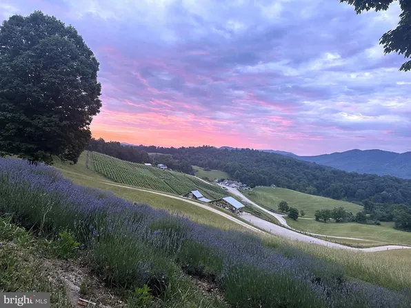 3899 Eakin Farm Rd, Blacksburg, VA 24060