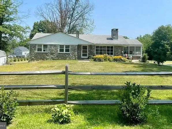 2411 Rosenberry Rd, Gilbertsville, PA 19525
