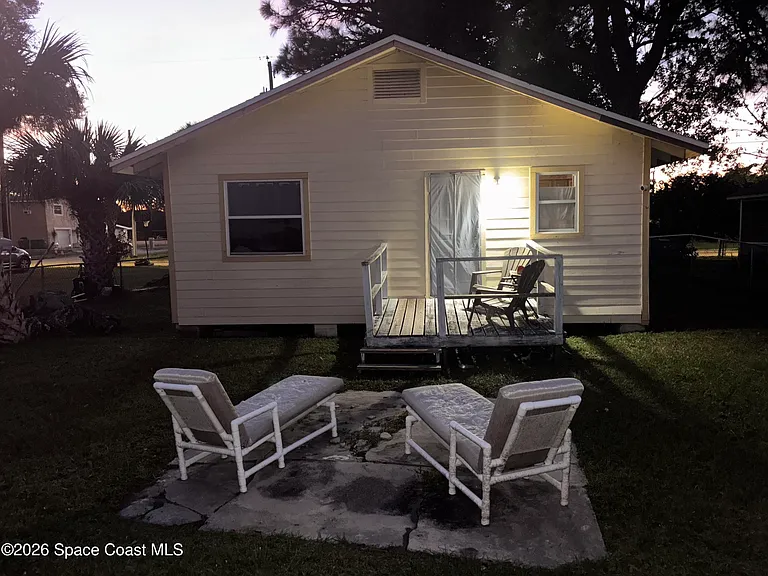 516 Donley St — Photo 10