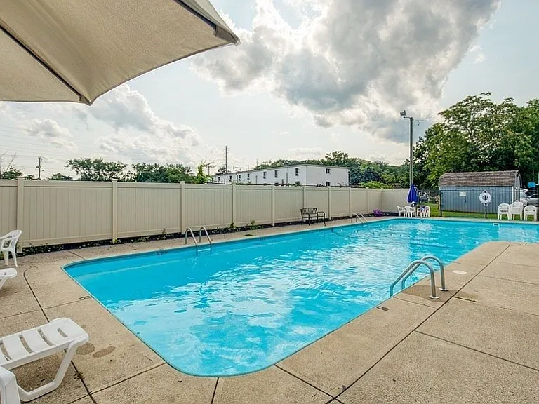 1568 Memorial Ave #1B — Photo 9