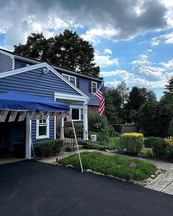 2nd image of 504 Sunset Dr