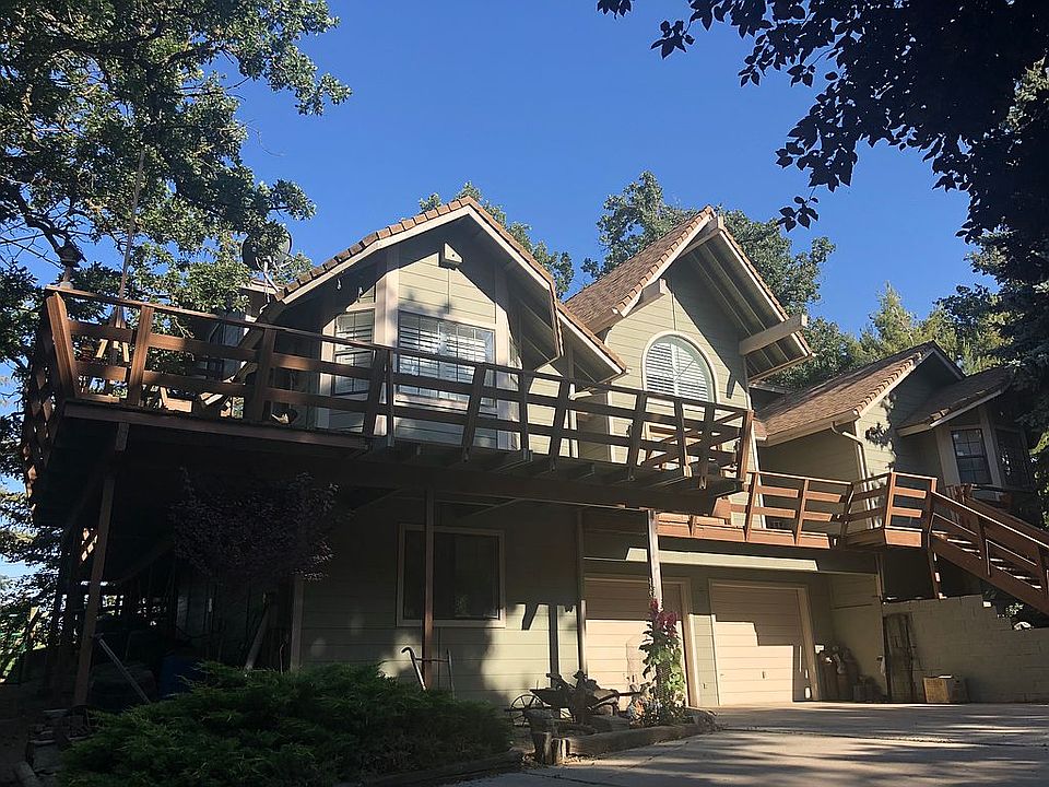 Rear view off driveway