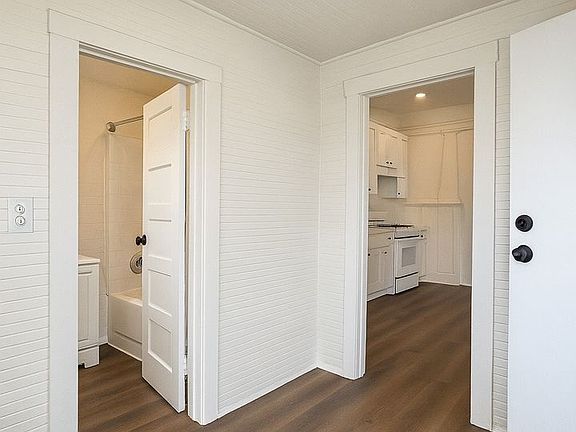 4th image of 301 W C St Unit 1