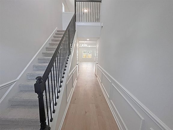 The Robin II- Foyer