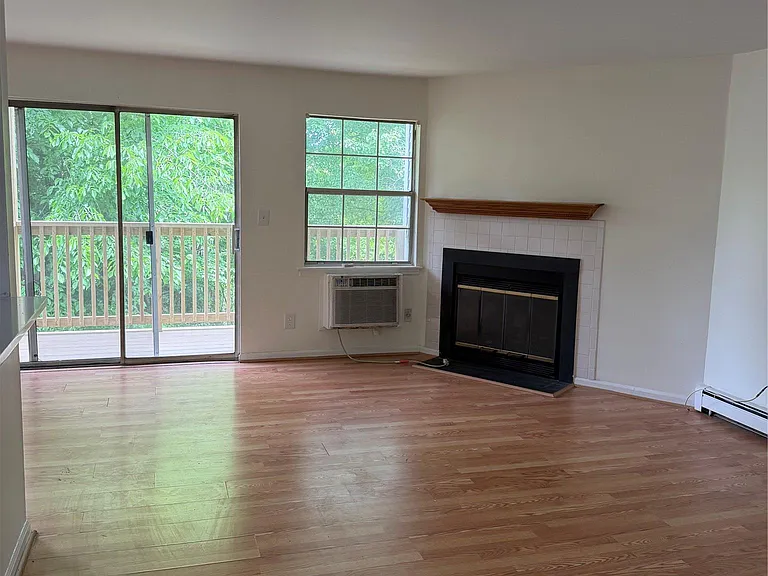 2 Lexington Hl #10 — Photo 8