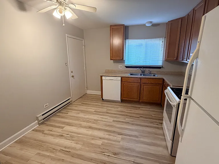 2203 W Nichols Rd — Photo 4