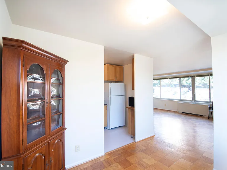 1210 N Taft St #201 — Photo 8