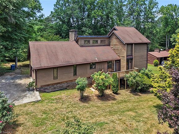 2nd image of 512 Forest Ln