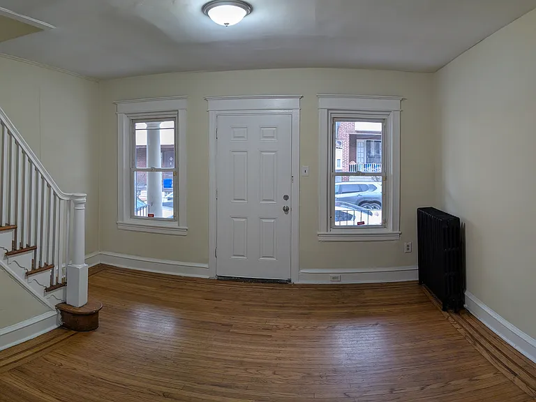 518 E Ashmead St — Photo 2