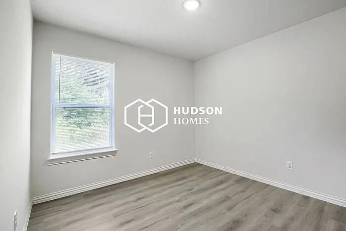 1109 E Birdsong St — Photo 8