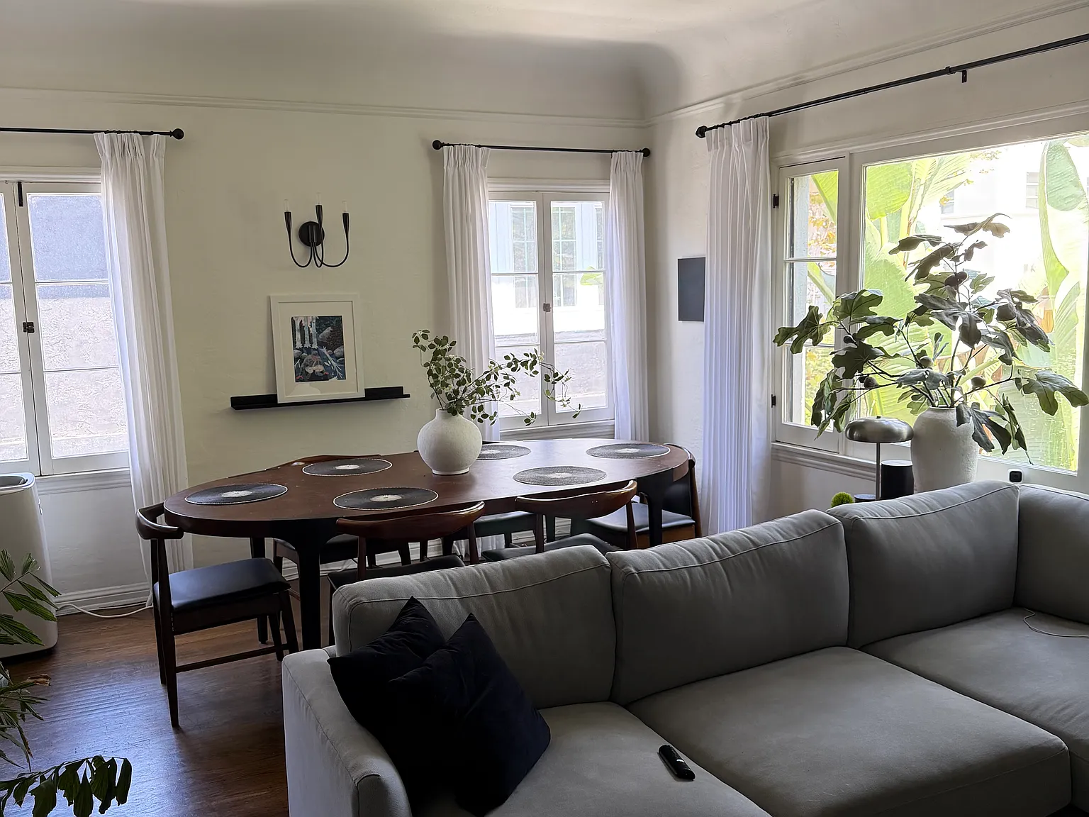 2 bed, 1000 sqft, $3,300 — Photo 2