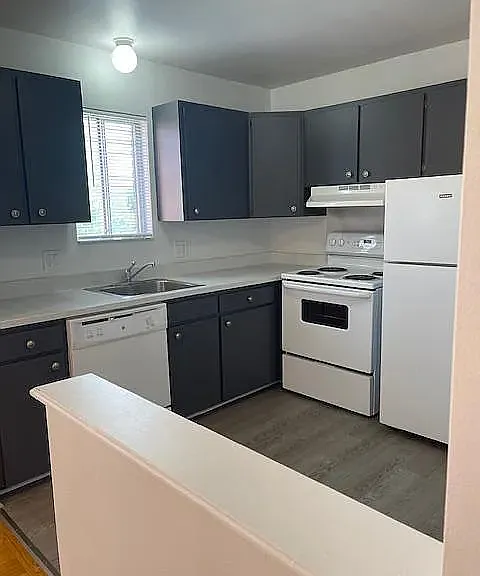 North Shore Apartments — Photo 8