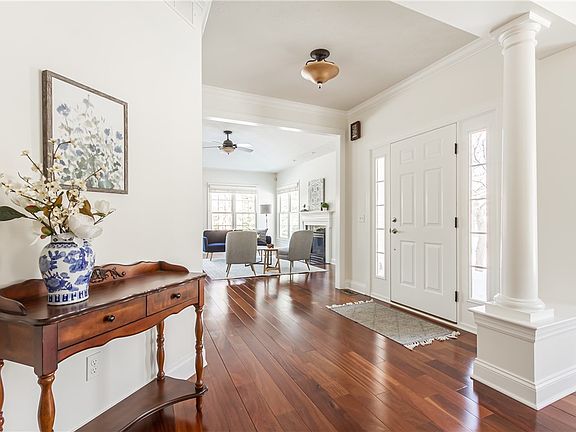 3rd image of 1042 Chapelhill Dr