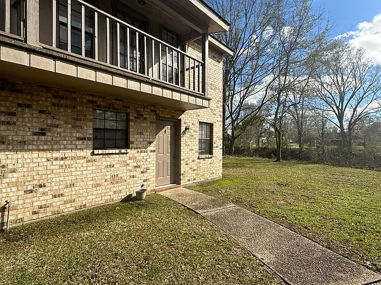 14020 Tiger Bend Rd — Photo 1