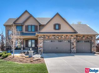 7657 Castle St, Papillion, NE 68046