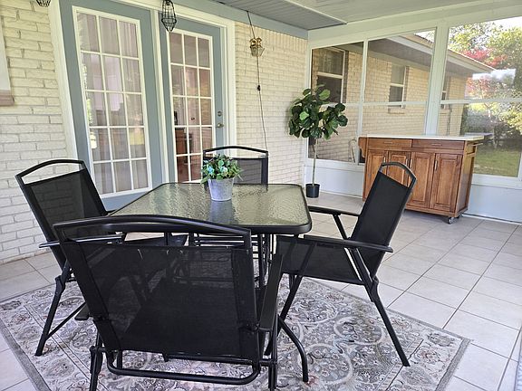 2nd image of 171 SW Shady Oak Way