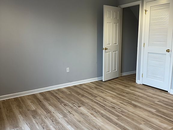 3rd image of 19 Carroll View Ave