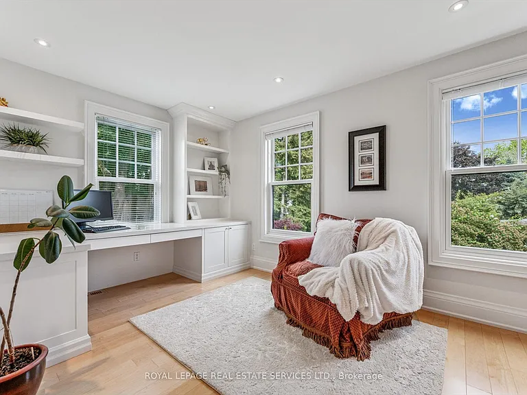 335 Lakeshore Rd W — Photo 33