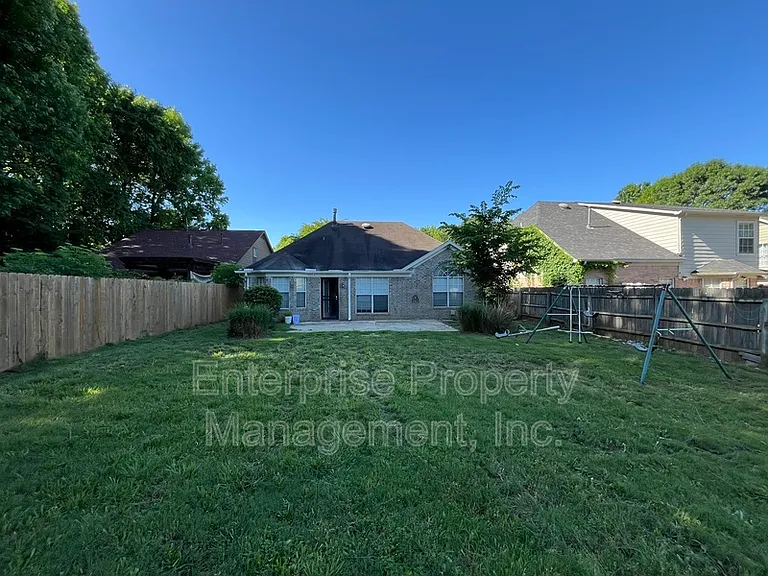 6986 Parkbrook Ln — Photo 23
