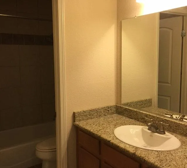 300 Glenwood Cir #290 — Photo 8