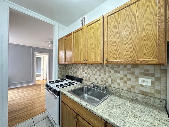5th image of 1367 W Estes Ave #L2