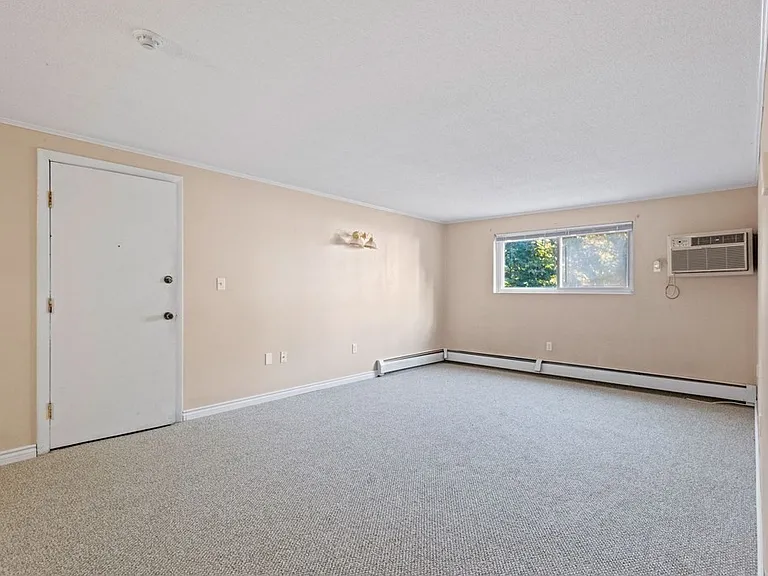 131 Creek St #5 — Photo 10