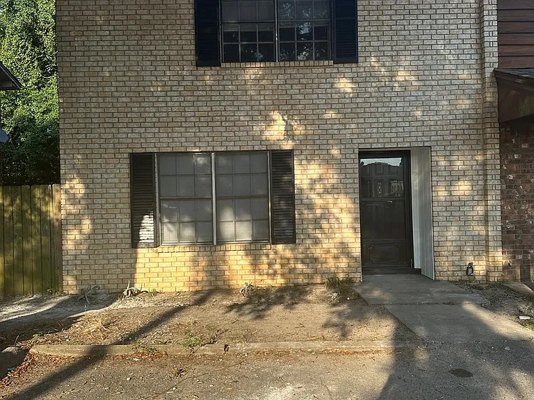 734 N Fairfield Dr — Photo 1