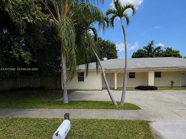 2653 SW 51st St #1 — Photo 1