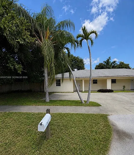 2653 SW 51st St #1 Photo 1