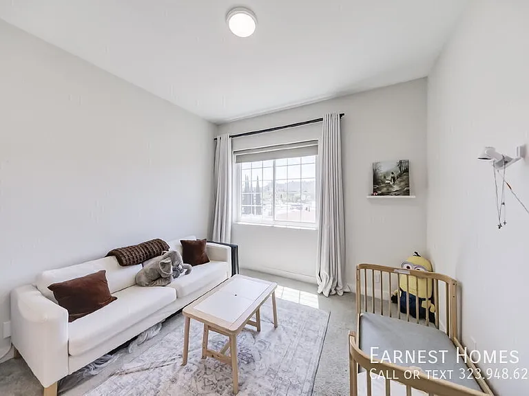 4348 Mammoth Ave #303 — Photo 13